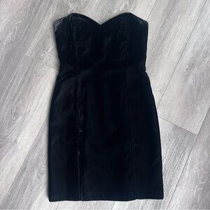The Limited Black Strapless Velvet Mini Dress Sweetheart Neckline 2 Holiday NYE